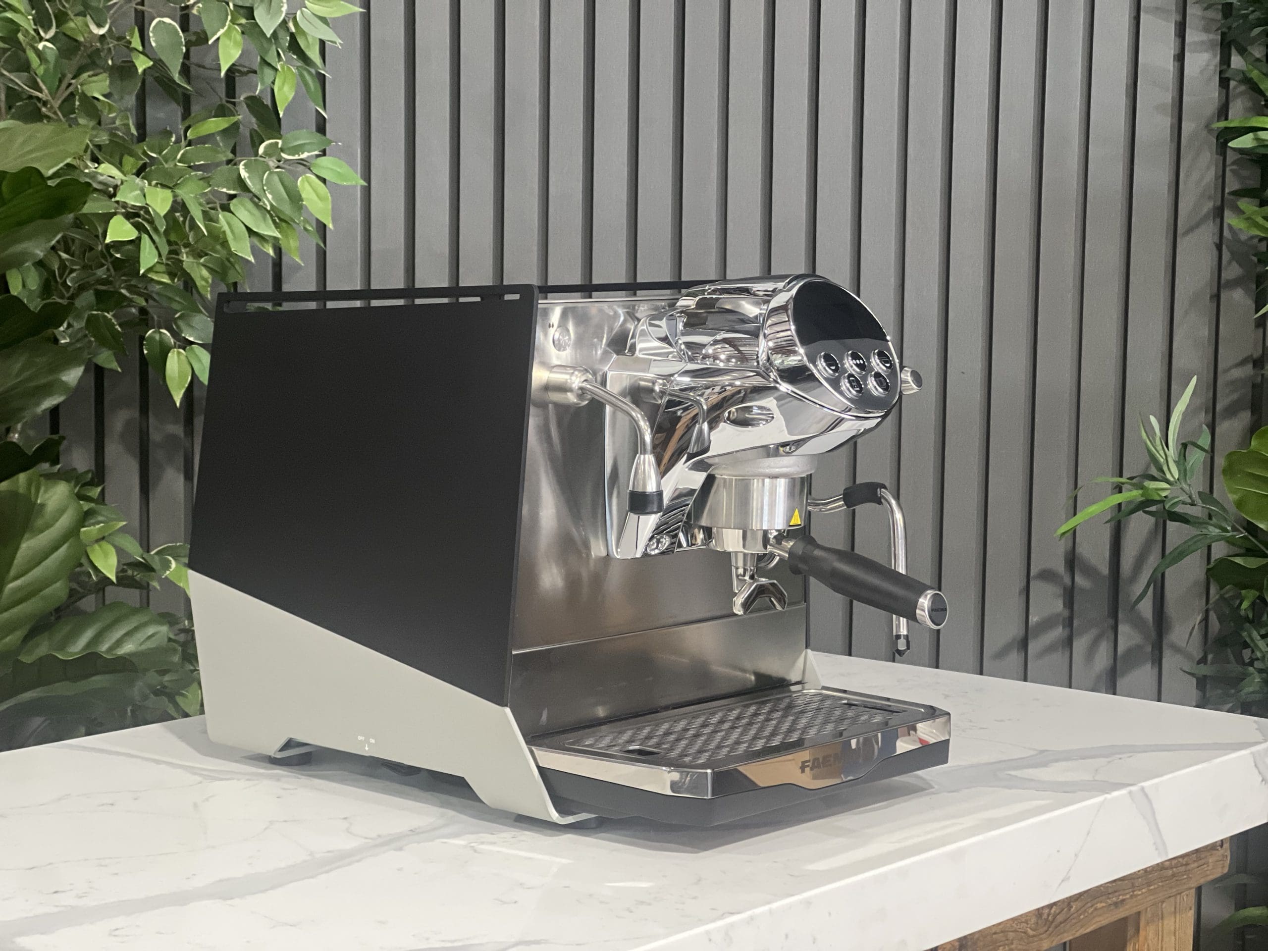 Faemina 1 Group Black - New