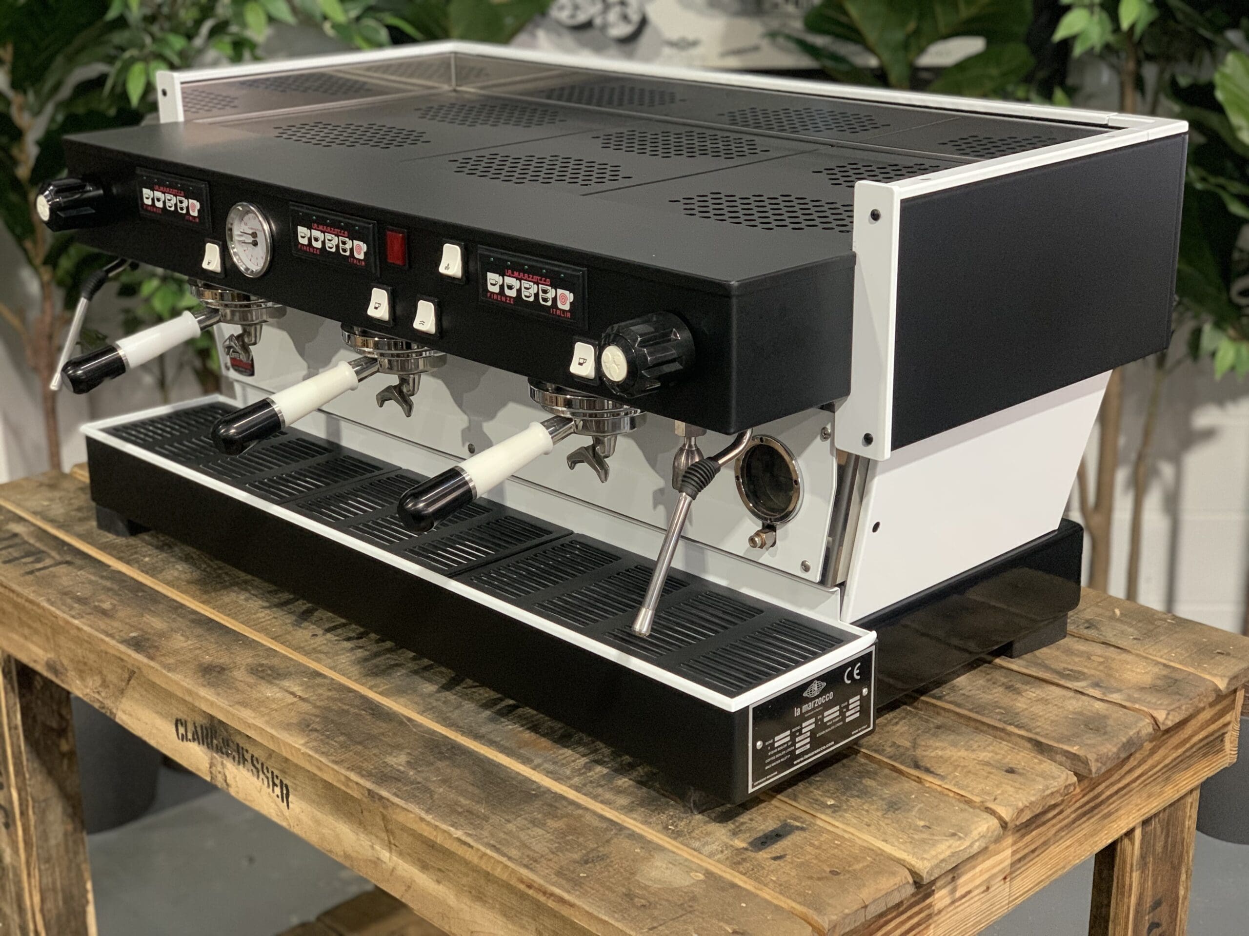 La Marzocco Linea Classic 3 Group White & Black - Used