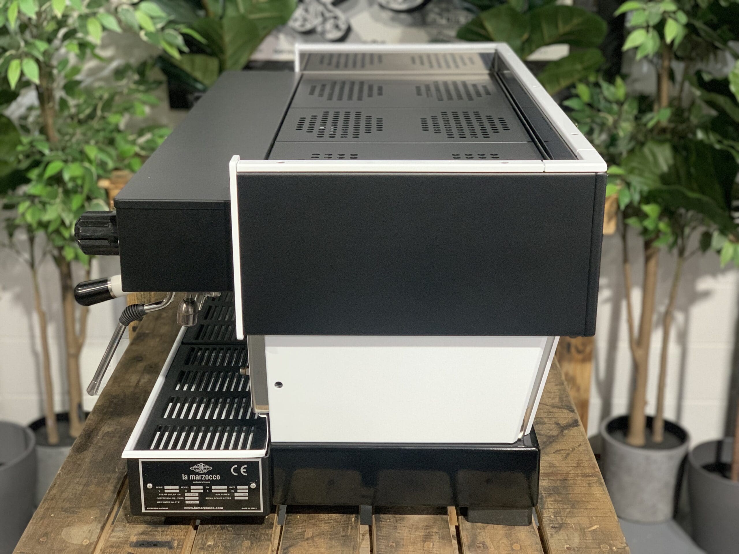 La Marzocco Linea Classic 3 Group White & Black - Used