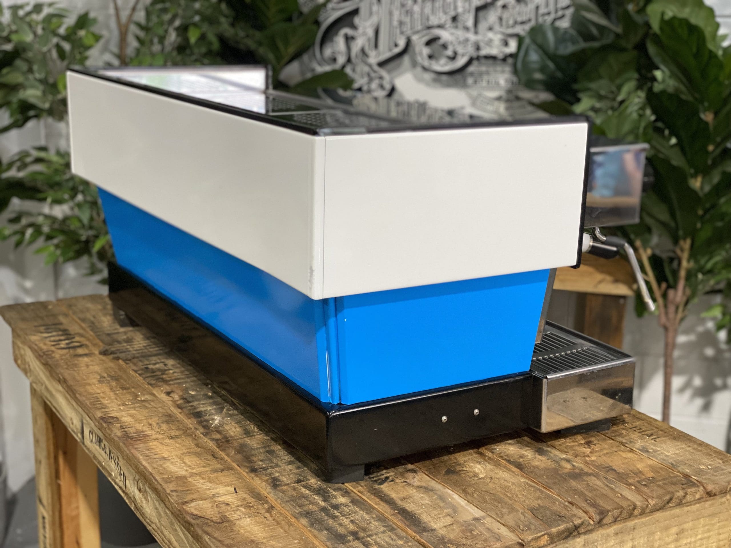 La Marzocco Linea Classic White & Black Pesado Portafilters 3 Group - Used
