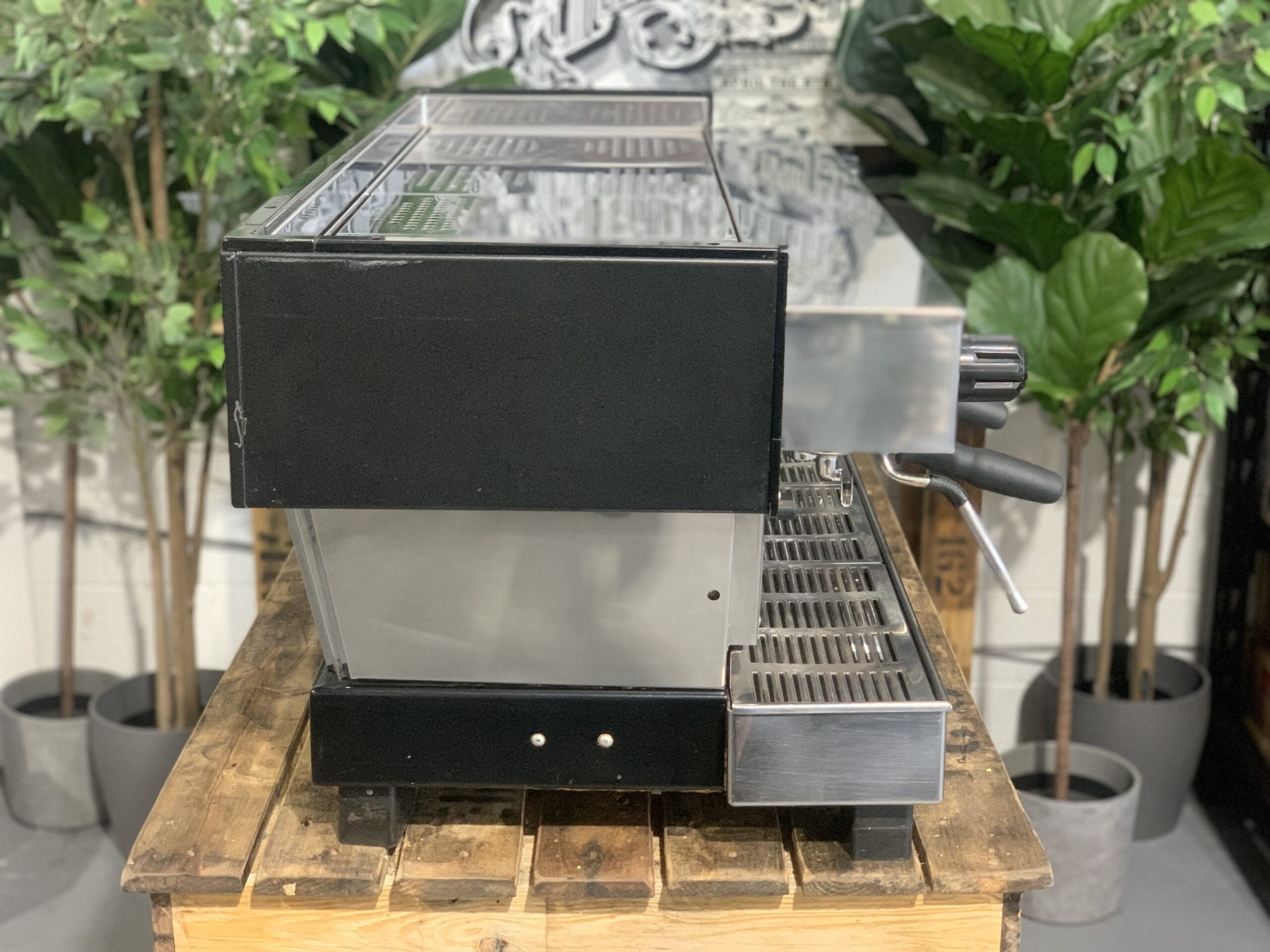 La Marzocco Linea Classic 4 Group Coffee Machine Black & Stainless - Used