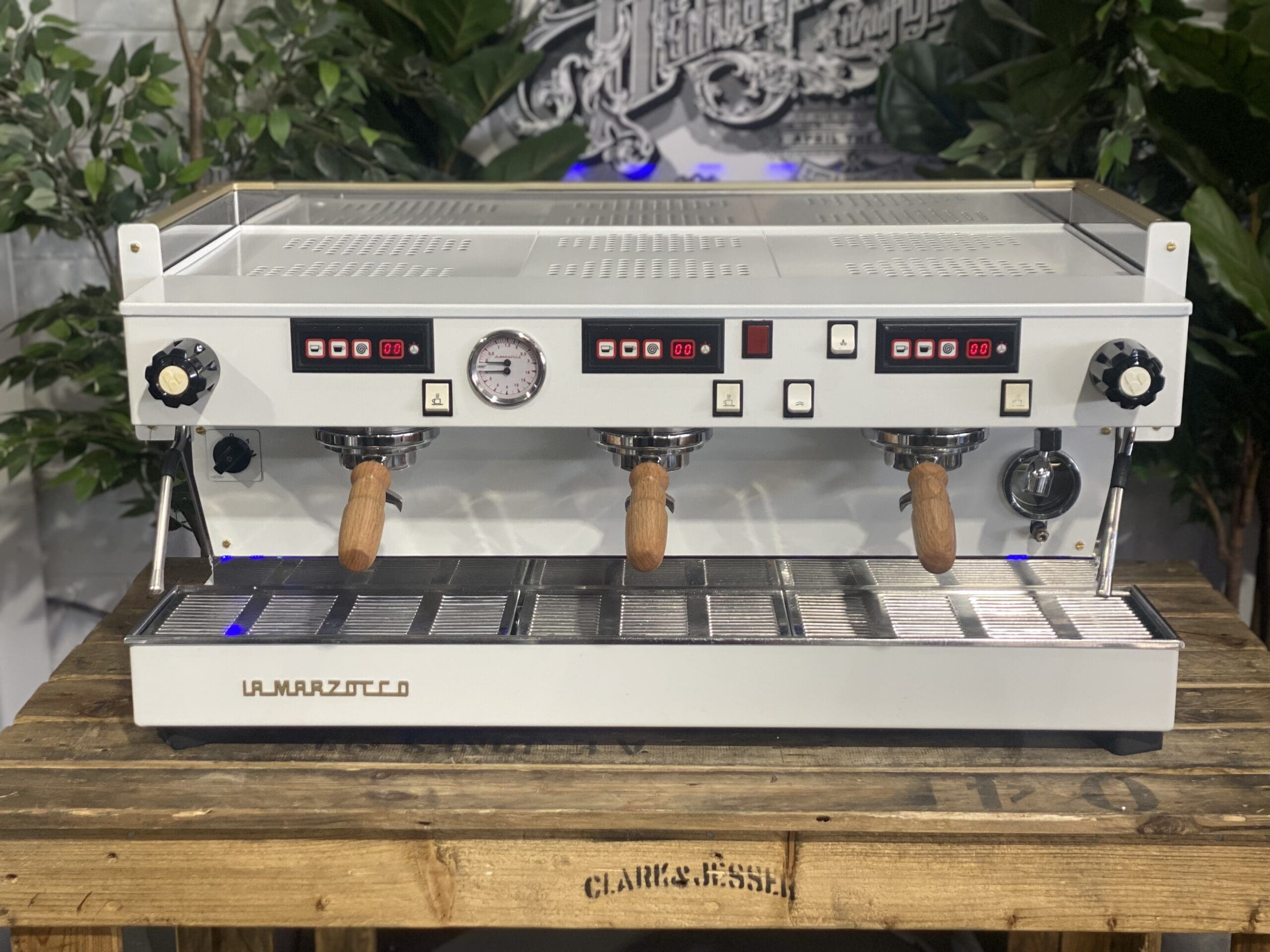 La Marzocco Linea Classic 3 Group White/Timber & LED Cutout - Used