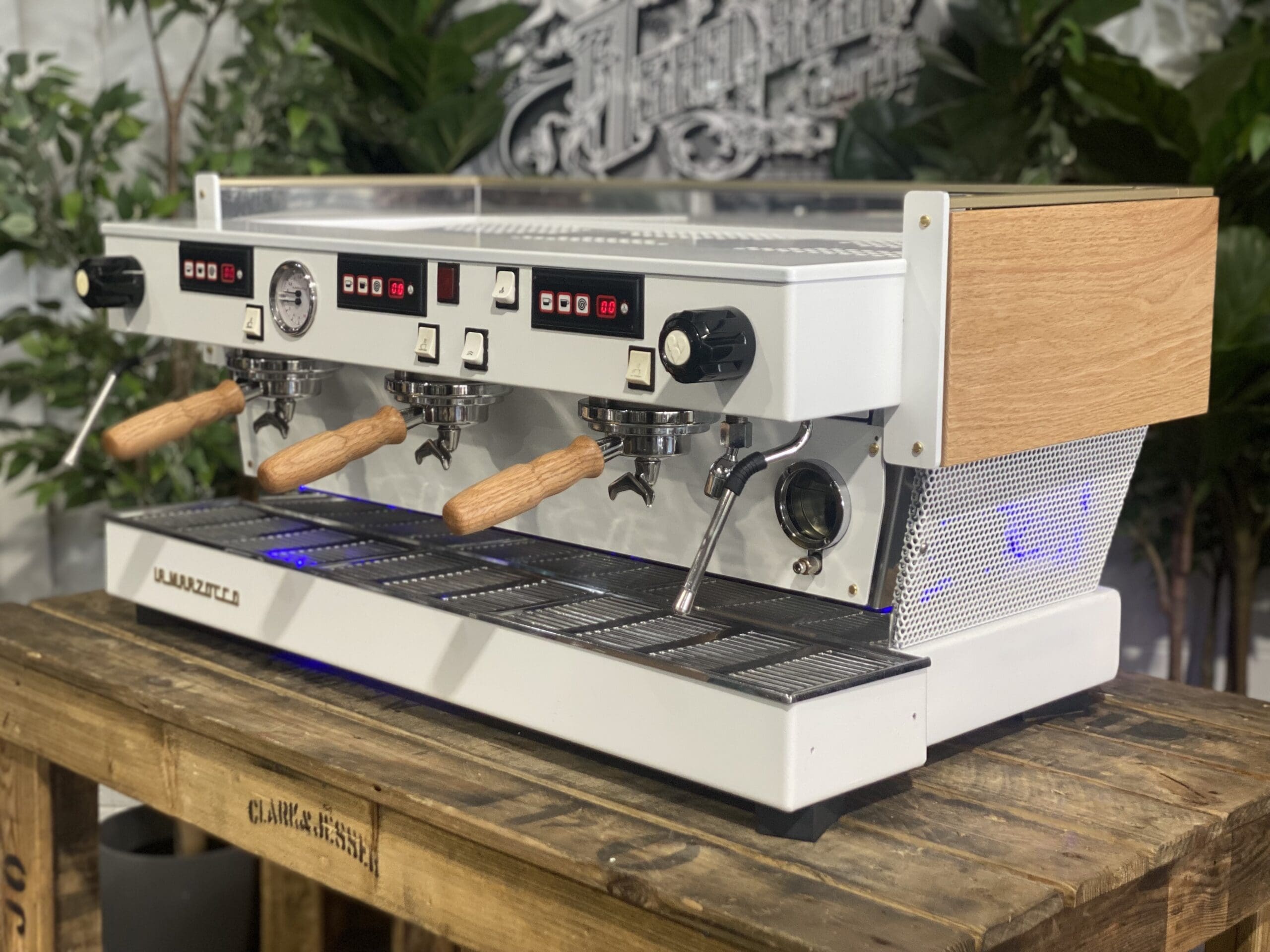 La Marzocco Linea Classic 3 Group White/Timber & LED Cutout - Used