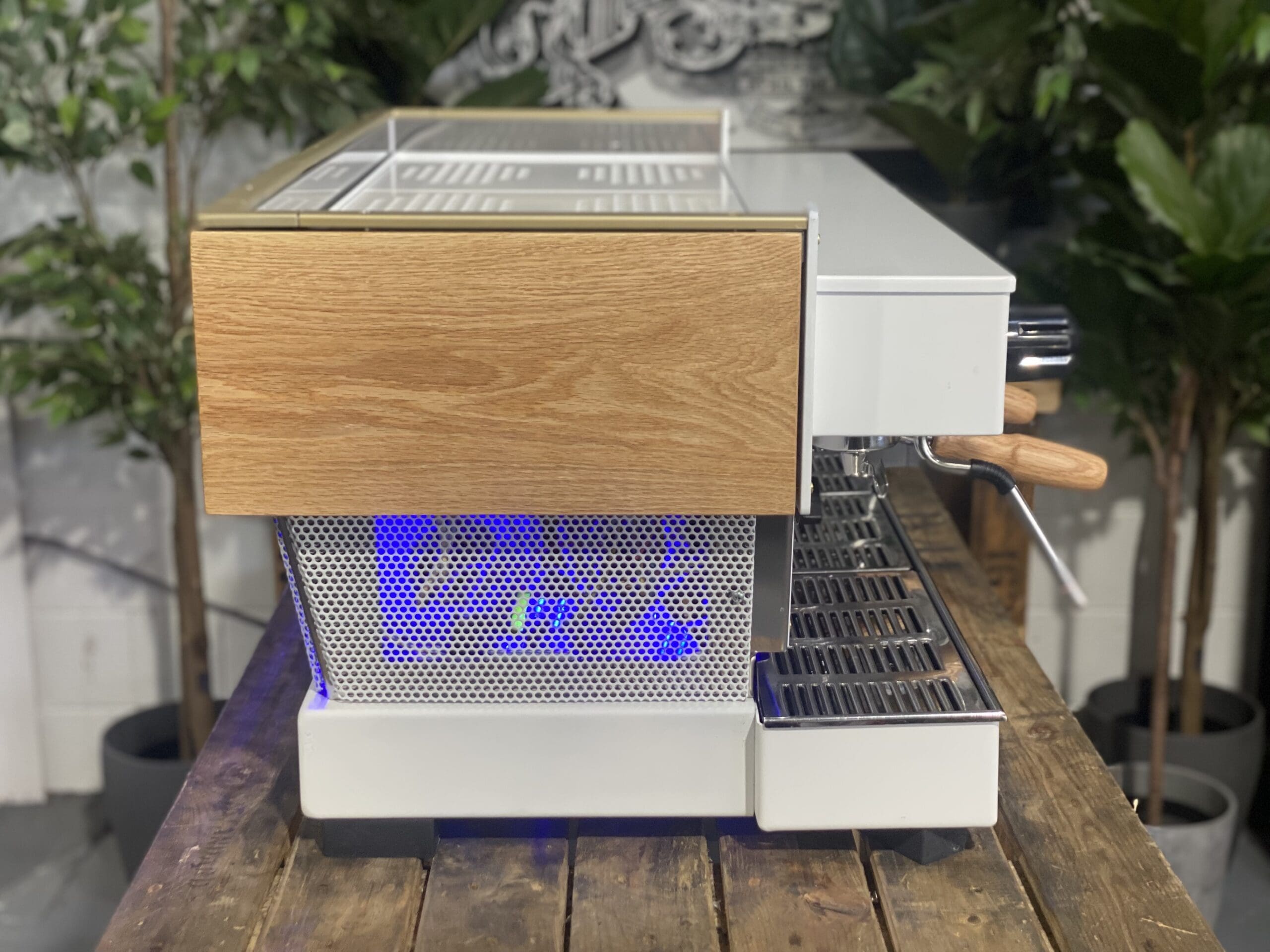 La Marzocco Linea Classic 3 Group White/Timber & LED Cutout - Used