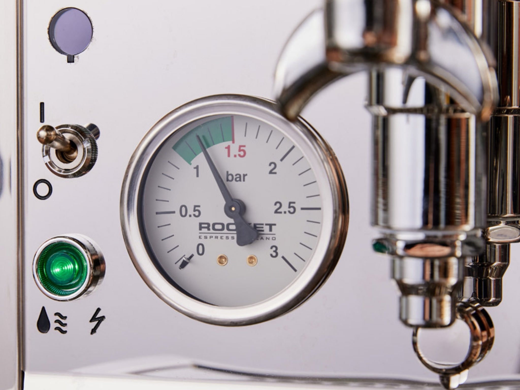 Rocket Cinquantotto R58 1 Group Coffee Machine Stainless - New close-up showing the single round pressure gauge set in the polished stainless steel body, highlighting fine detailing.