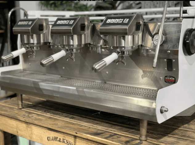 Synesso Sabre 3 Group White w. Pesado's - Used