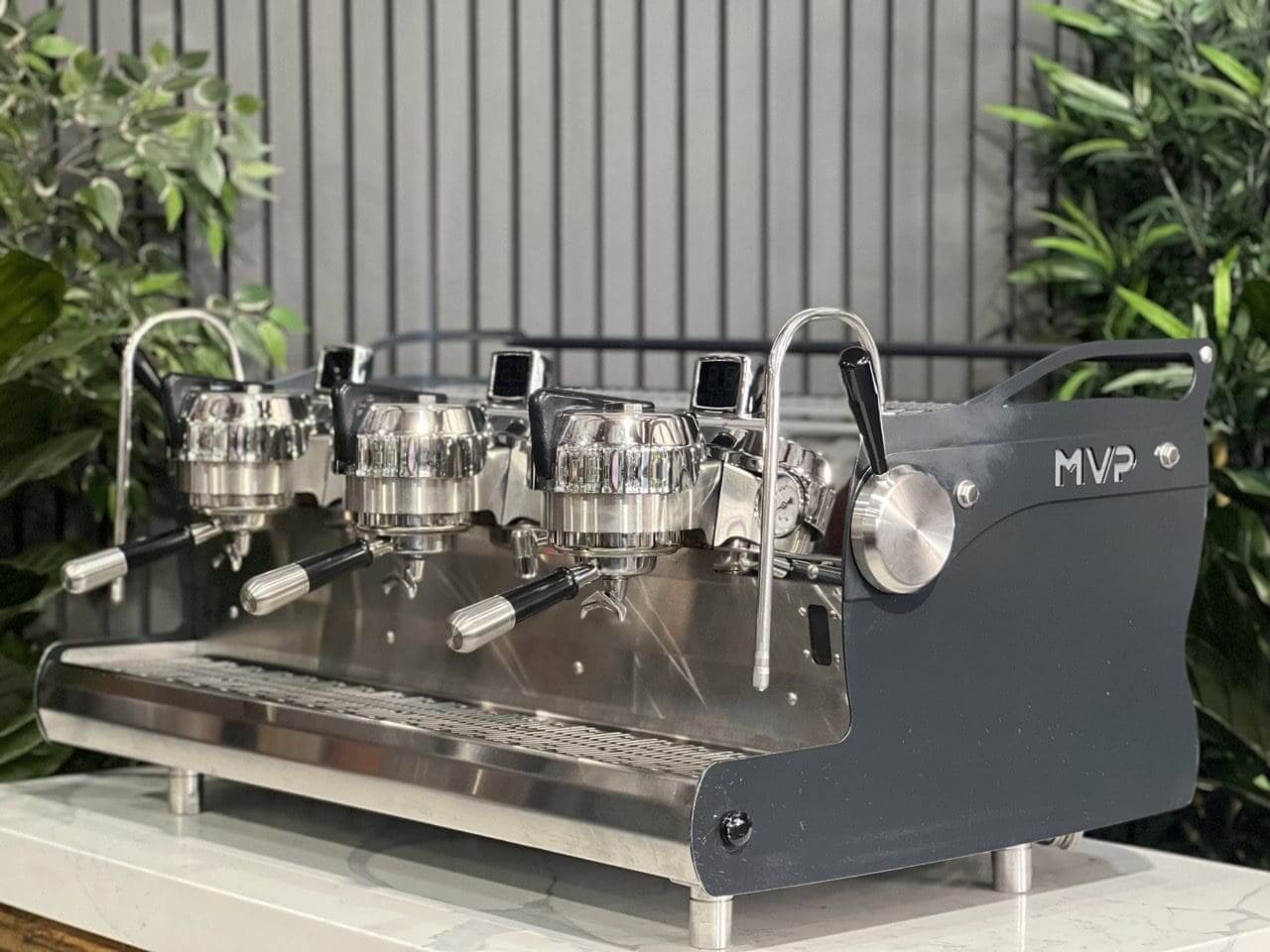 Synesso MVP 3 Group Charcoal - Used