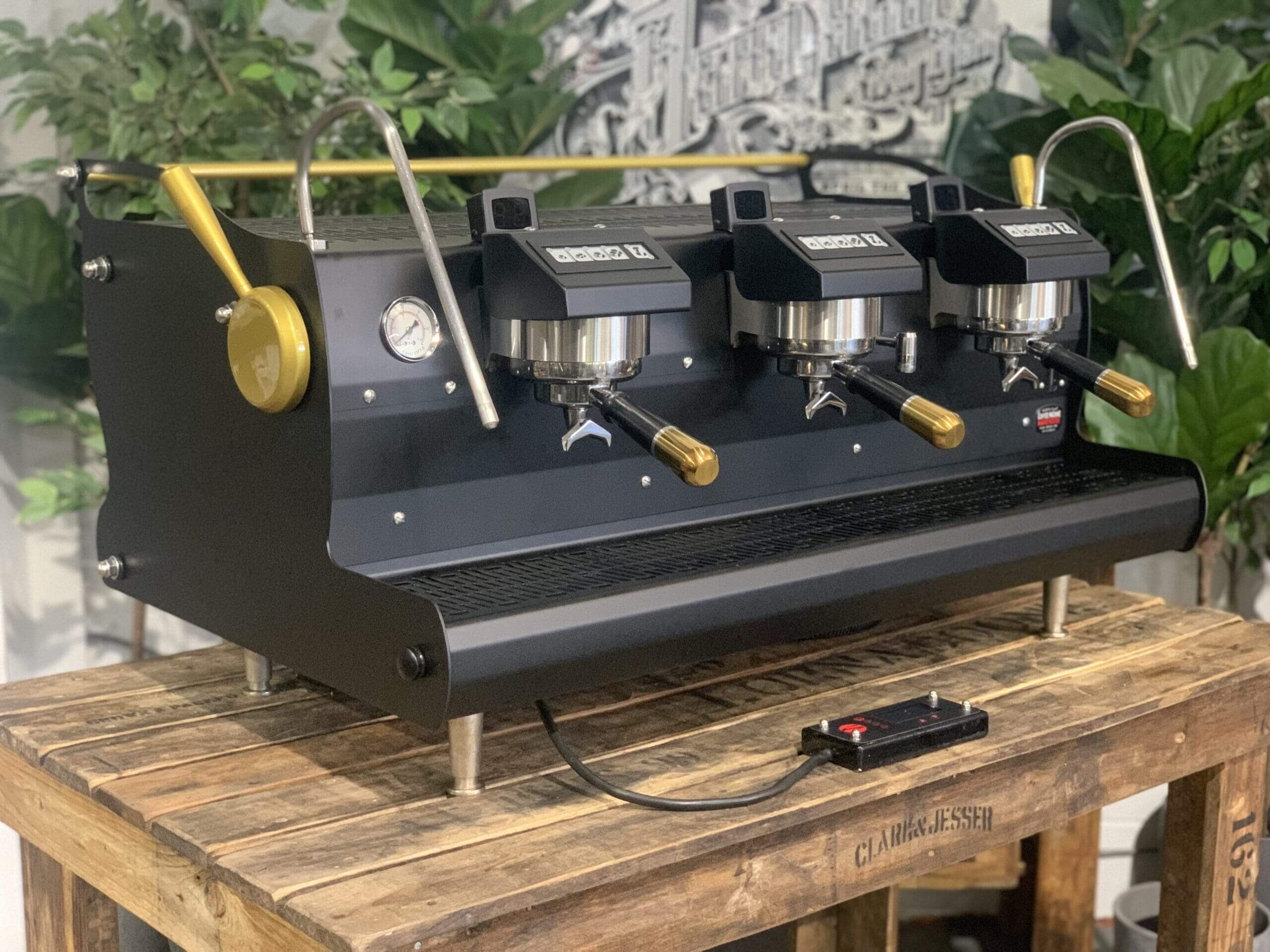 Synesso Sabre 3 Group Black and Gold - Used