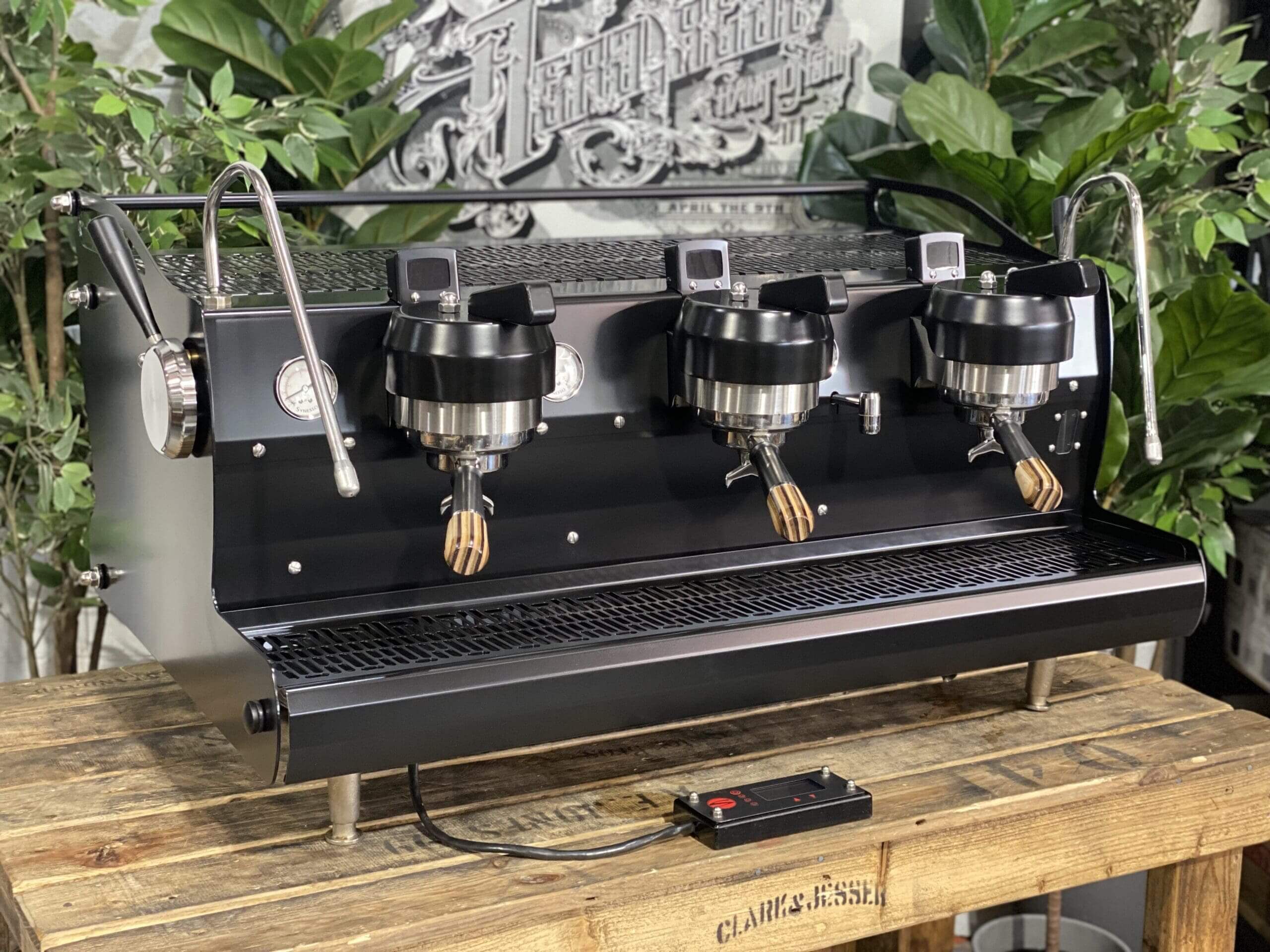 Synesso Sabre 3 Group Black w. Black & Brown Pesado Handles - Used