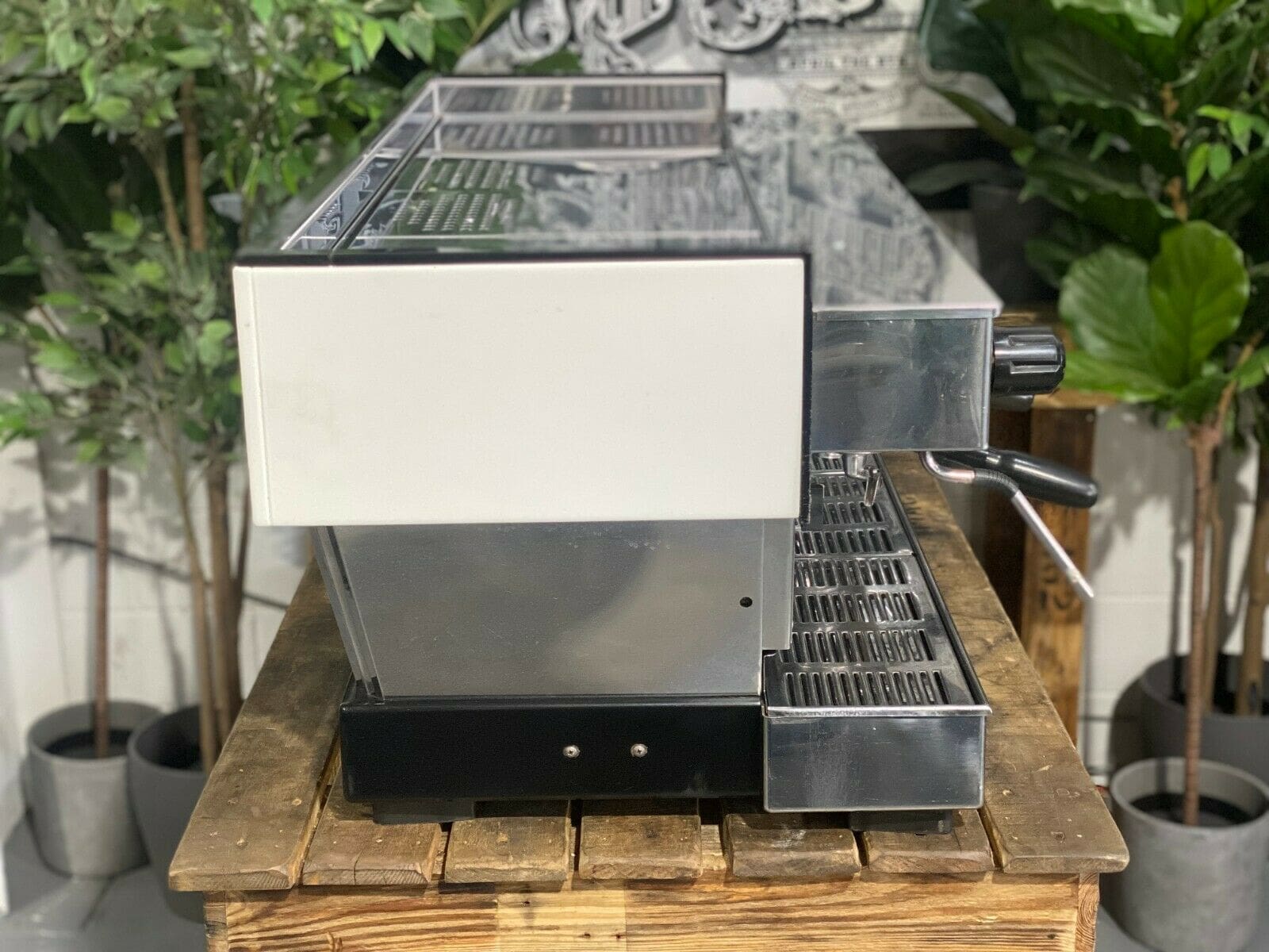 La Marzocco Linea Classic 4 Group Coffee Machine White - Used