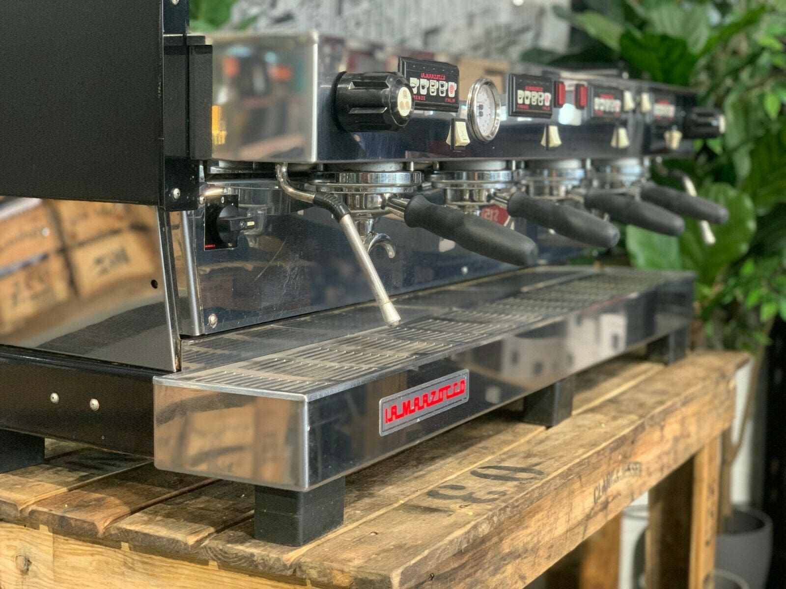 La Marzocco Linea Classic 4 Group Coffee Machine Black & Stainless Steel - Used