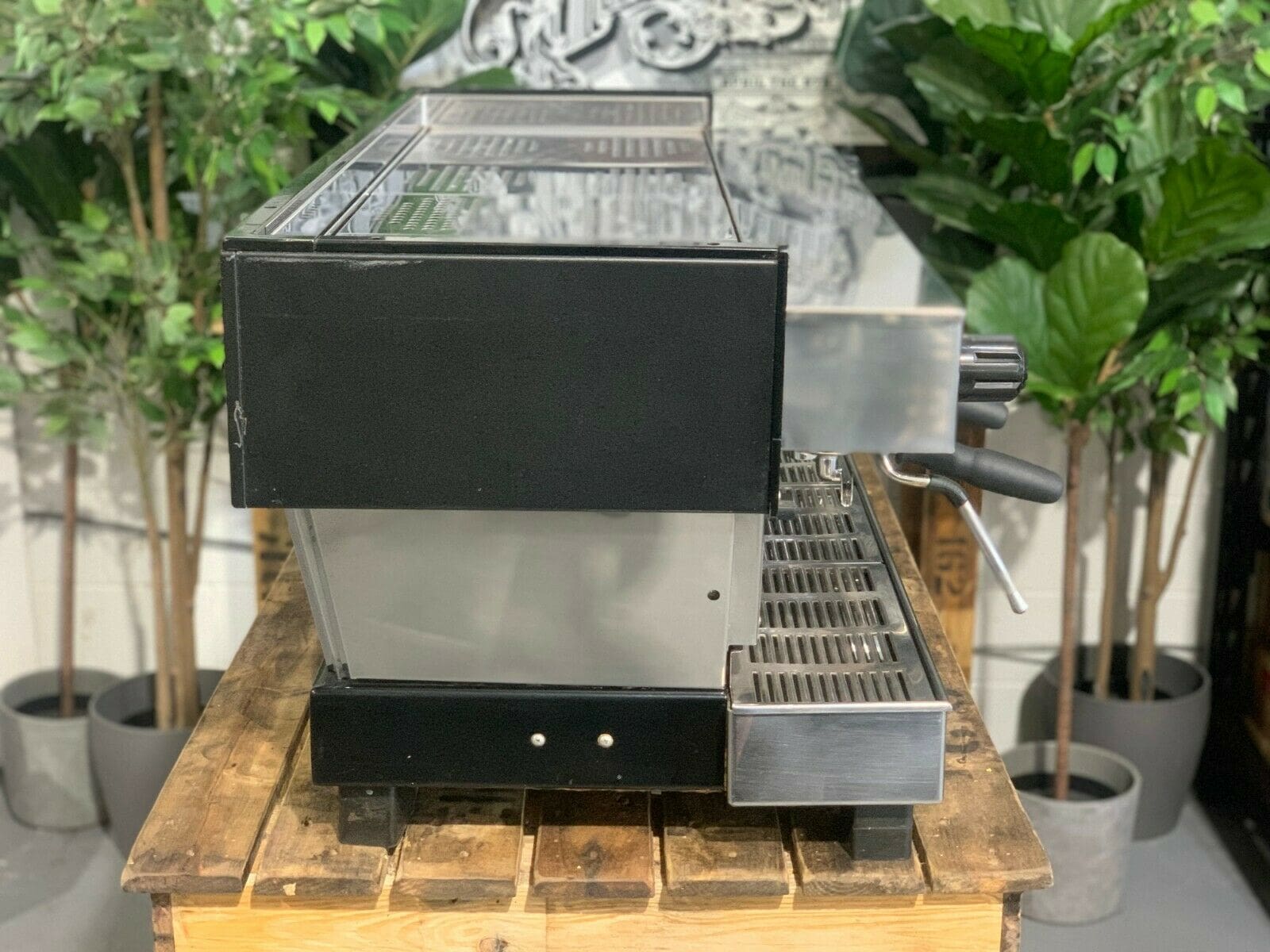La Marzocco Linea Classic 4 Group Coffee Machine Black & Stainless Steel - Used