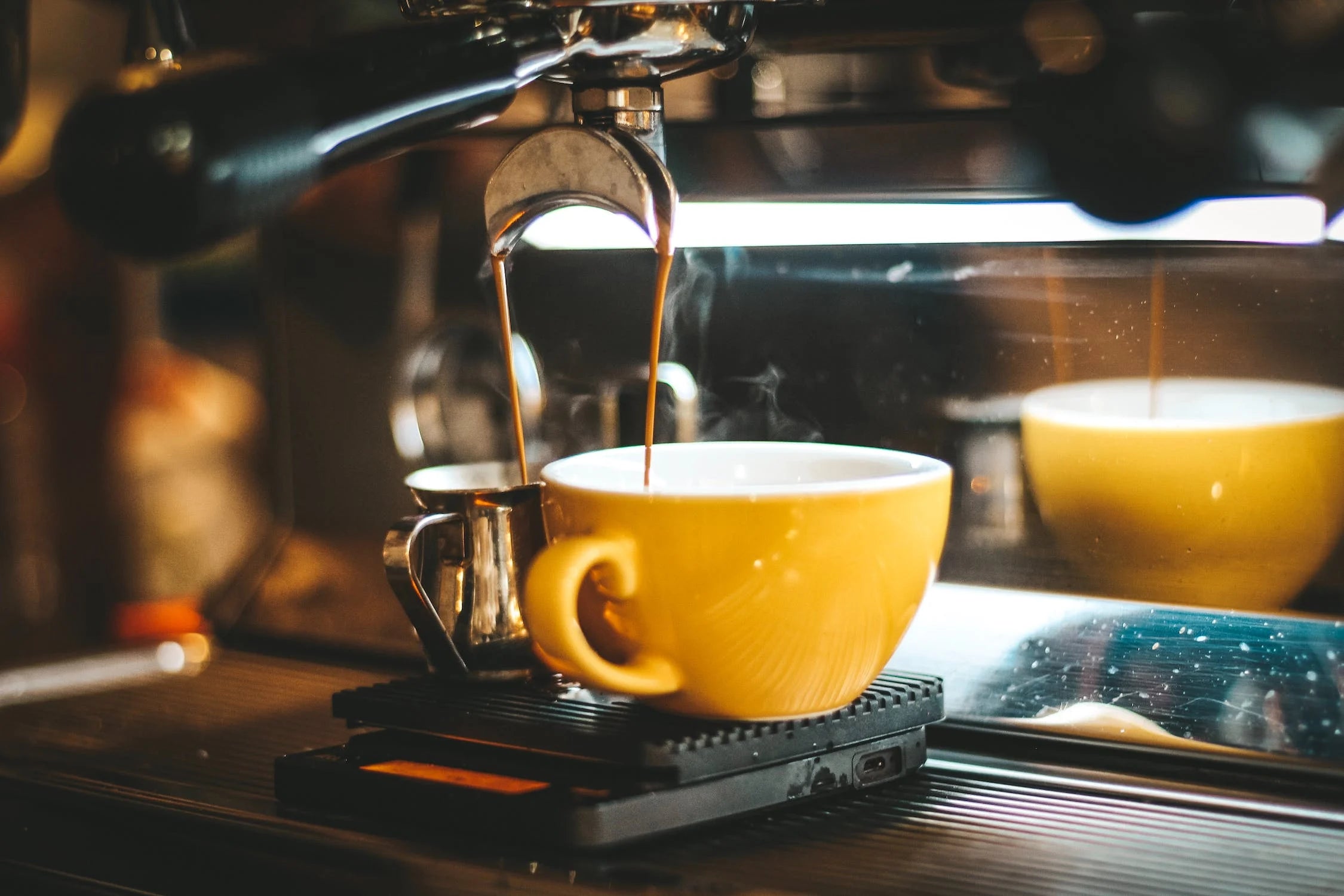 The Benefits of Using a Coffee Machine Compared to Manual Brewing Methods