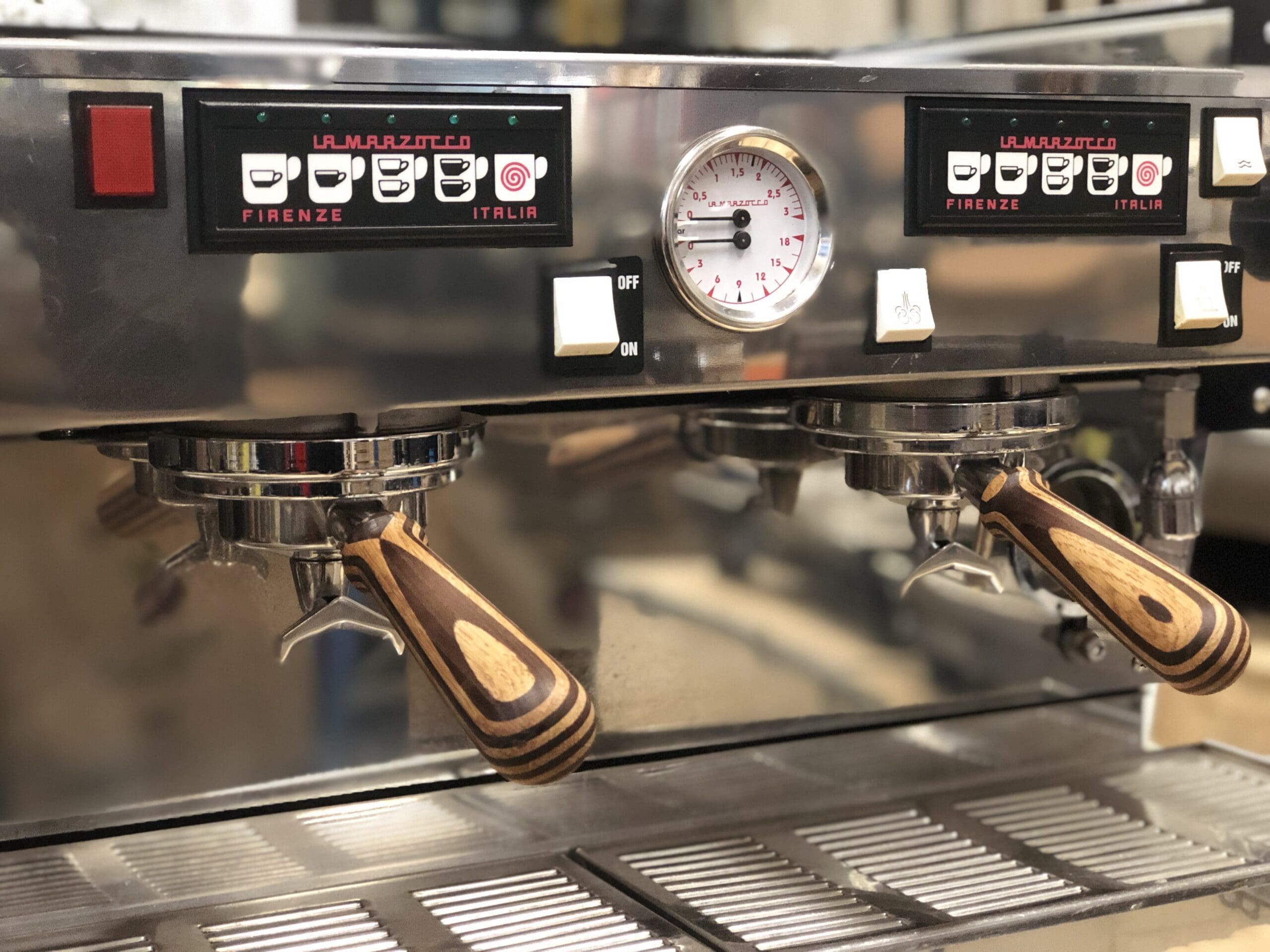 La Marzocco Linea Classic 2 Group White with Timber Handles