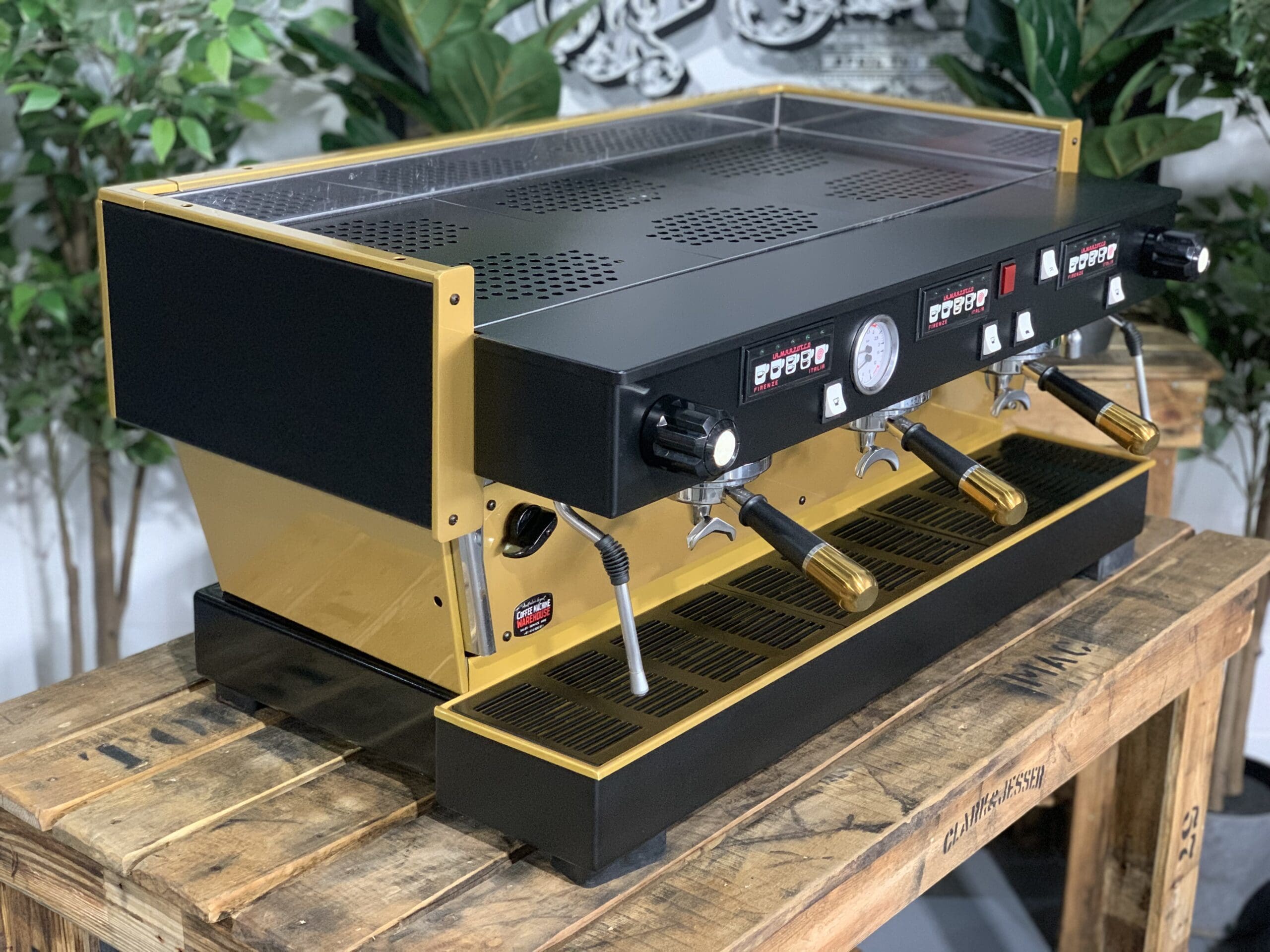 La Marzocco Linea Classic 3 Group Black & Gold