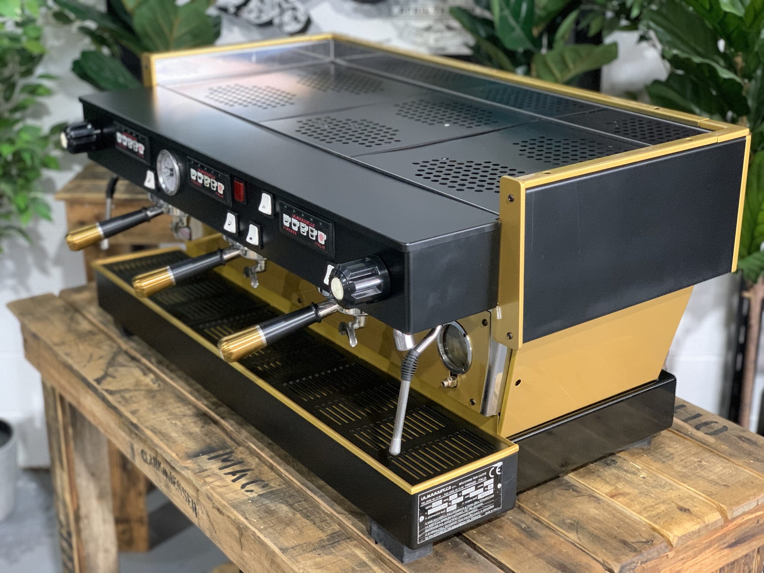 La Marzocco Linea Classic 3 Group Black & Gold