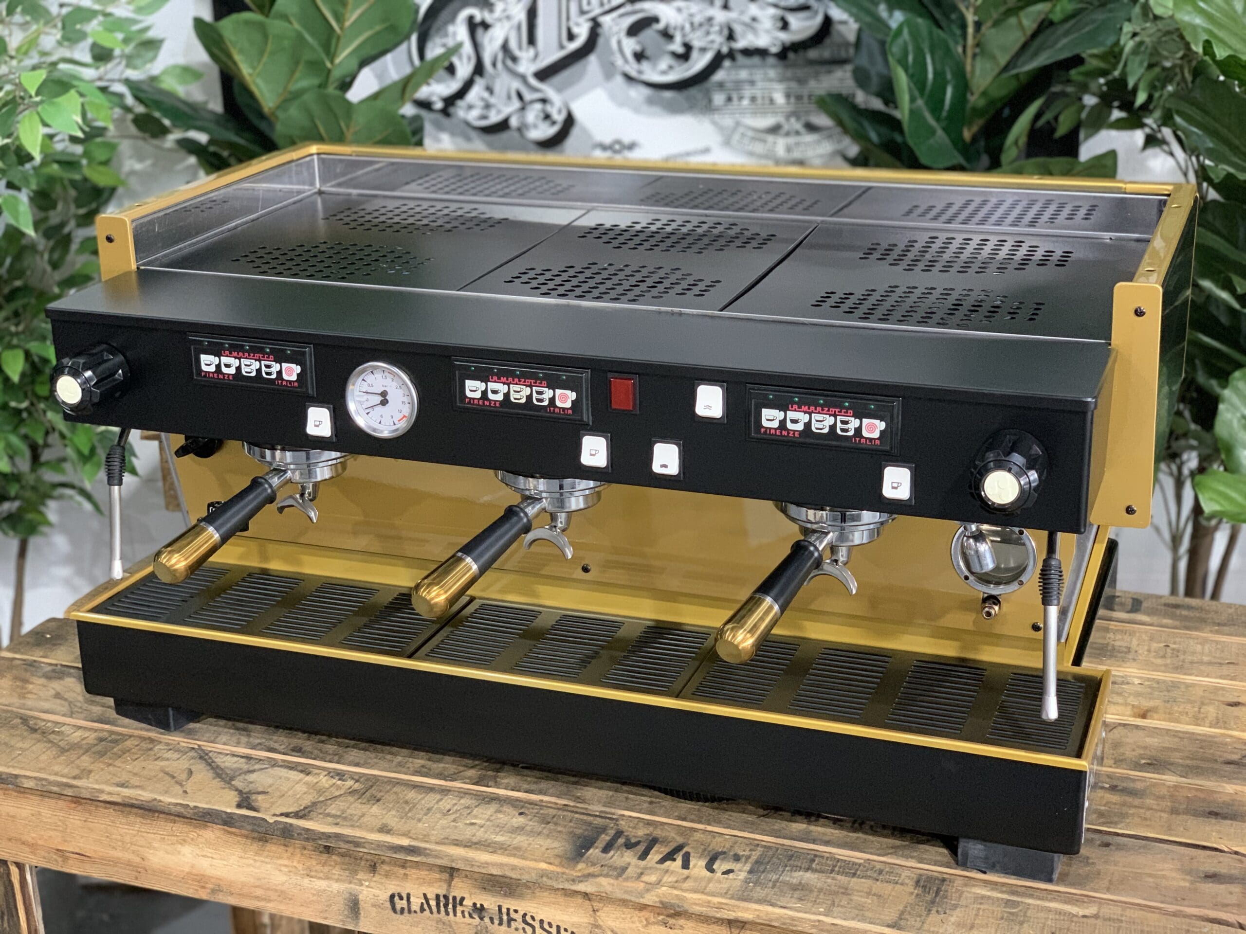 La Marzocco Linea Classic 3 Group Black & Gold