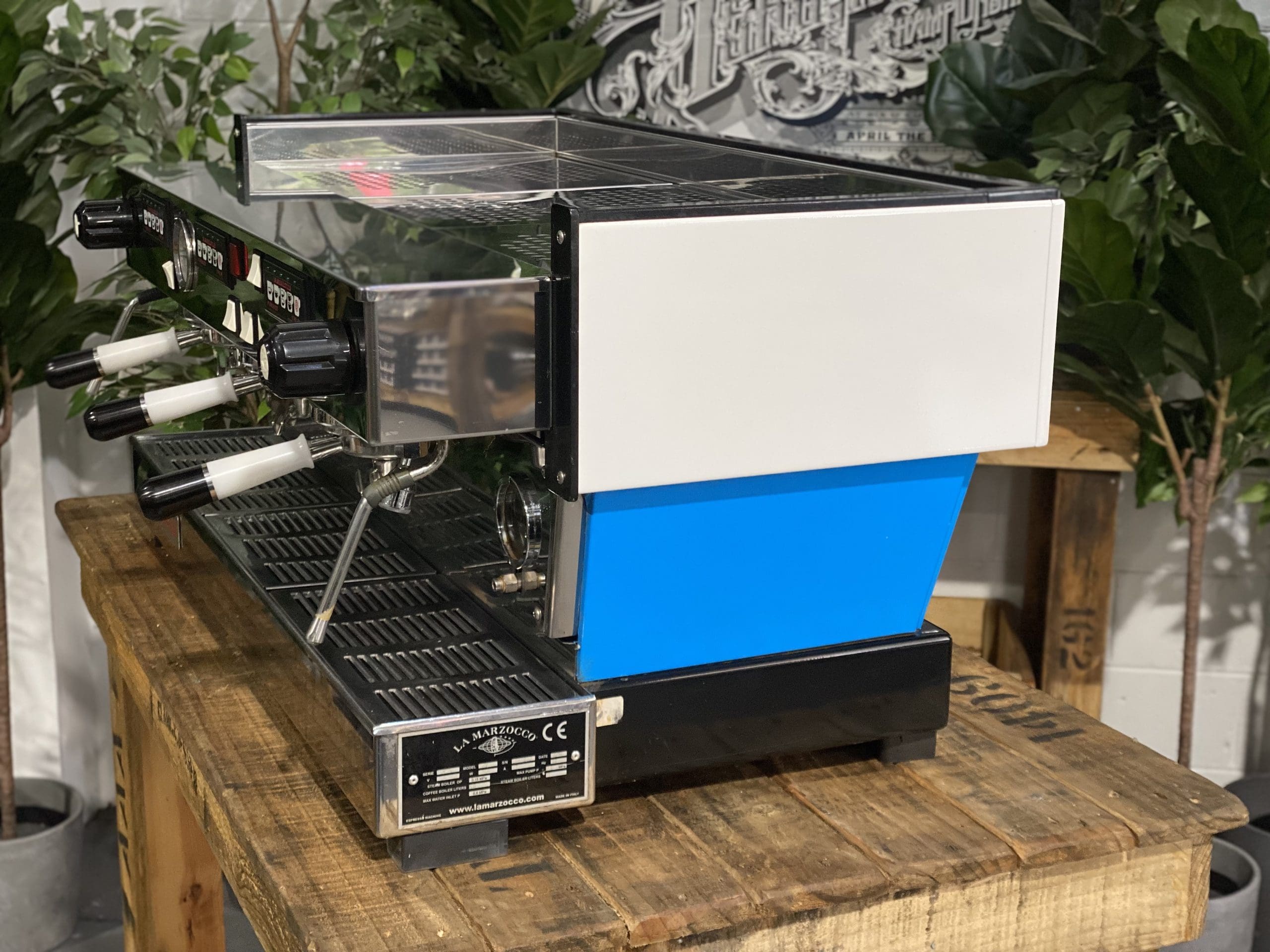 La Marzocco Linea Classic White &amp; Black Pesado Portafilters 3 Group Used White &amp; Blue