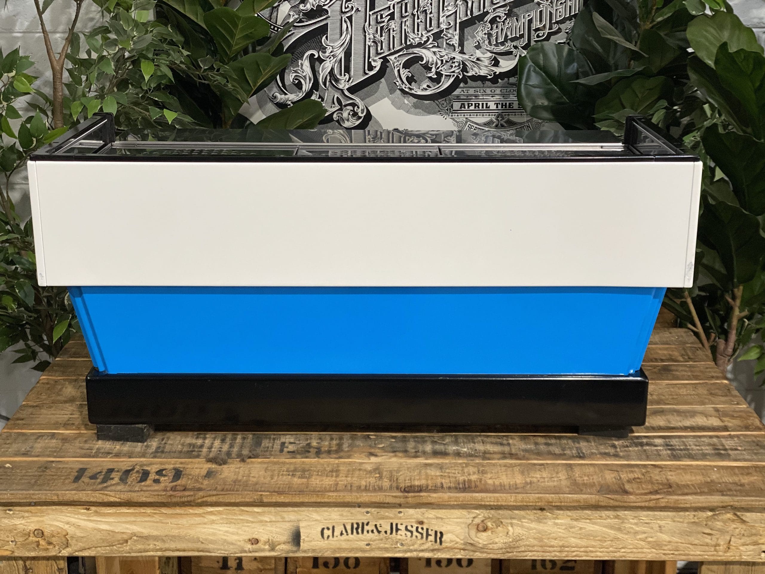 La Marzocco Linea Classic White &amp; Black Pesado Portafilters 3 Group Used White &amp; Blue