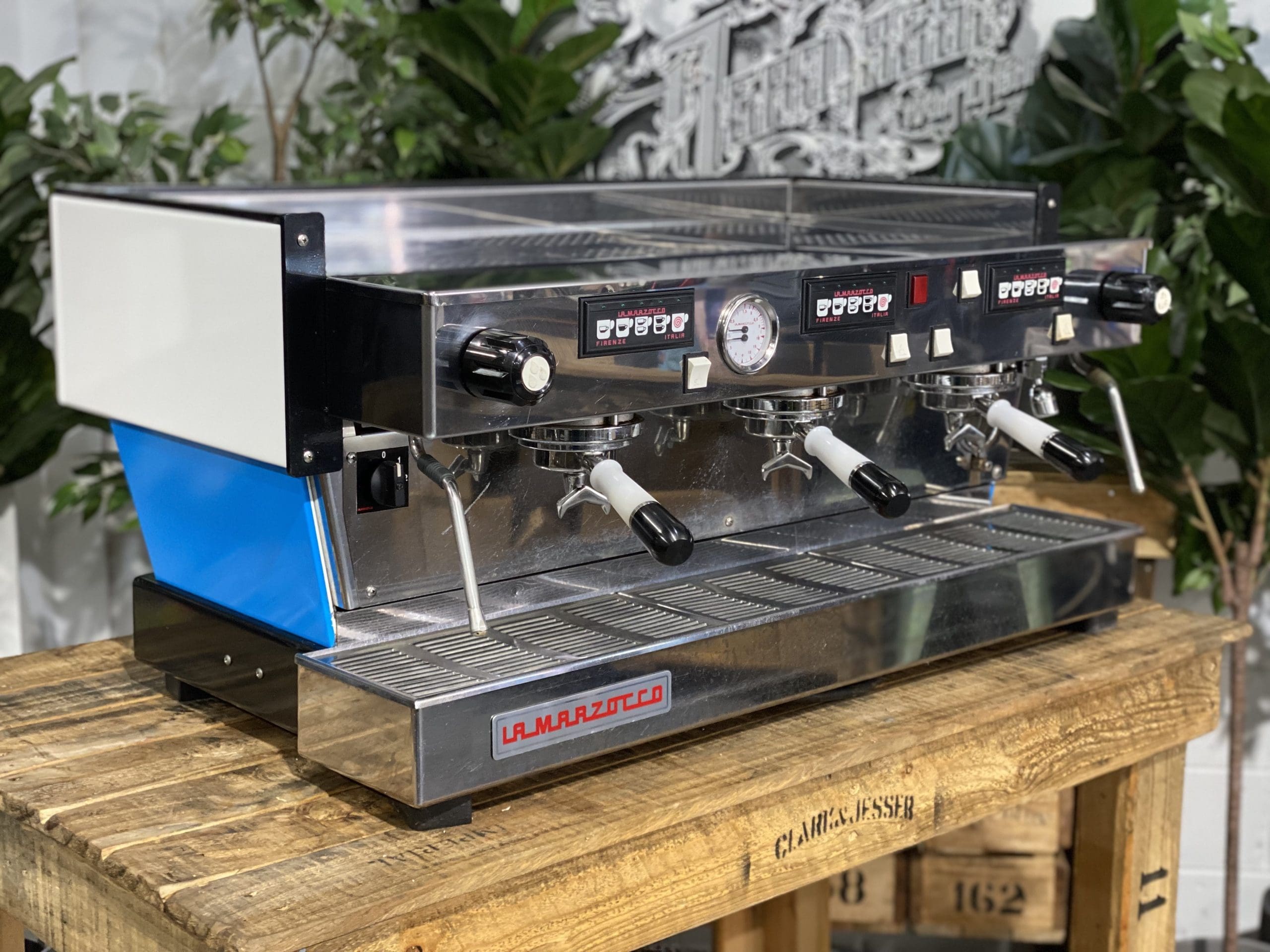 La Marzocco Linea Classic White &amp; Black Pesado Portafilters 3 Group Used White &amp; Blue