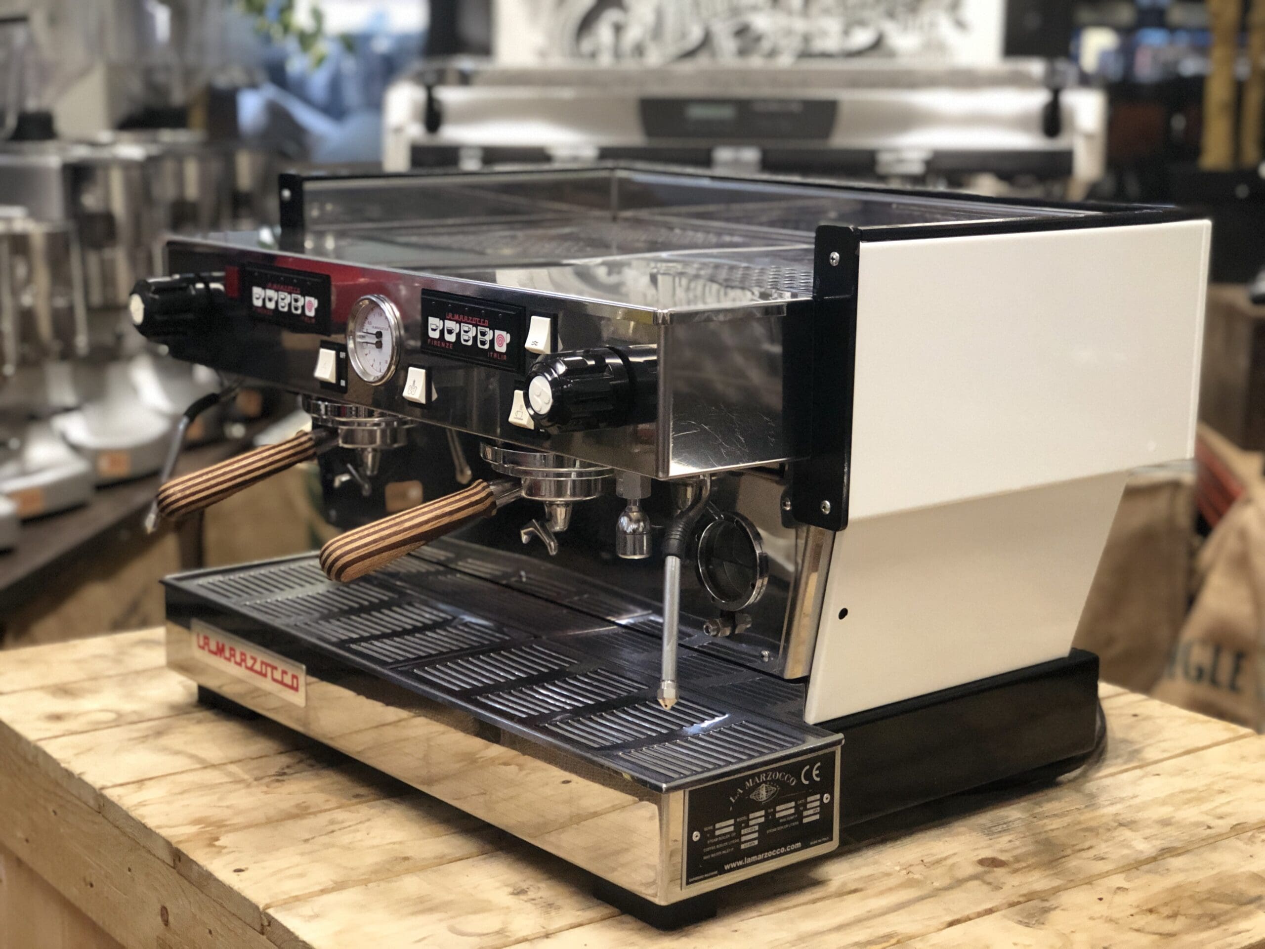 La Marzocco Linea Classic 2 Group White with Timber Handles