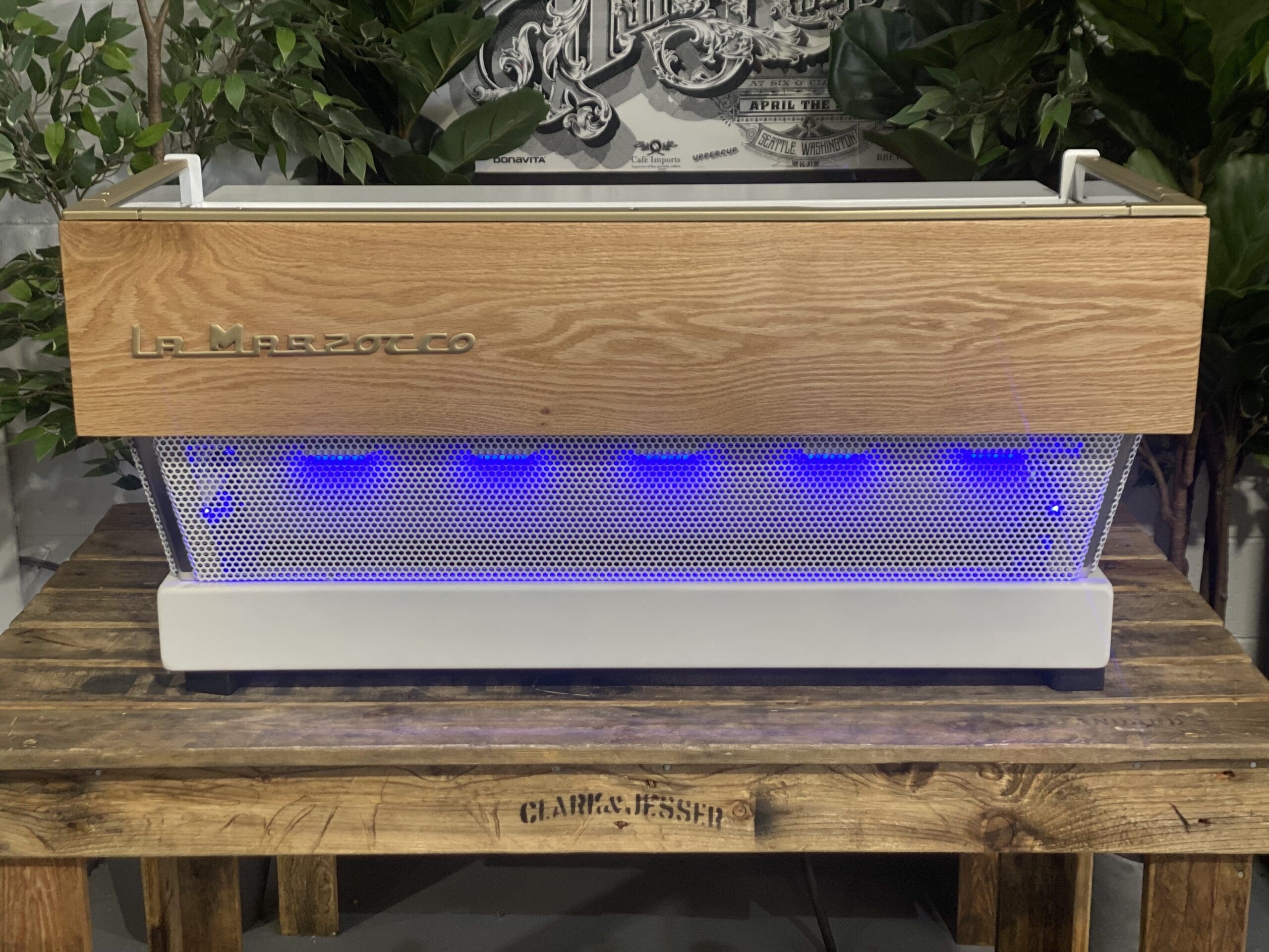 La Marzocco Linea Classic 3 Group White/Timber &amp; LED Cutout