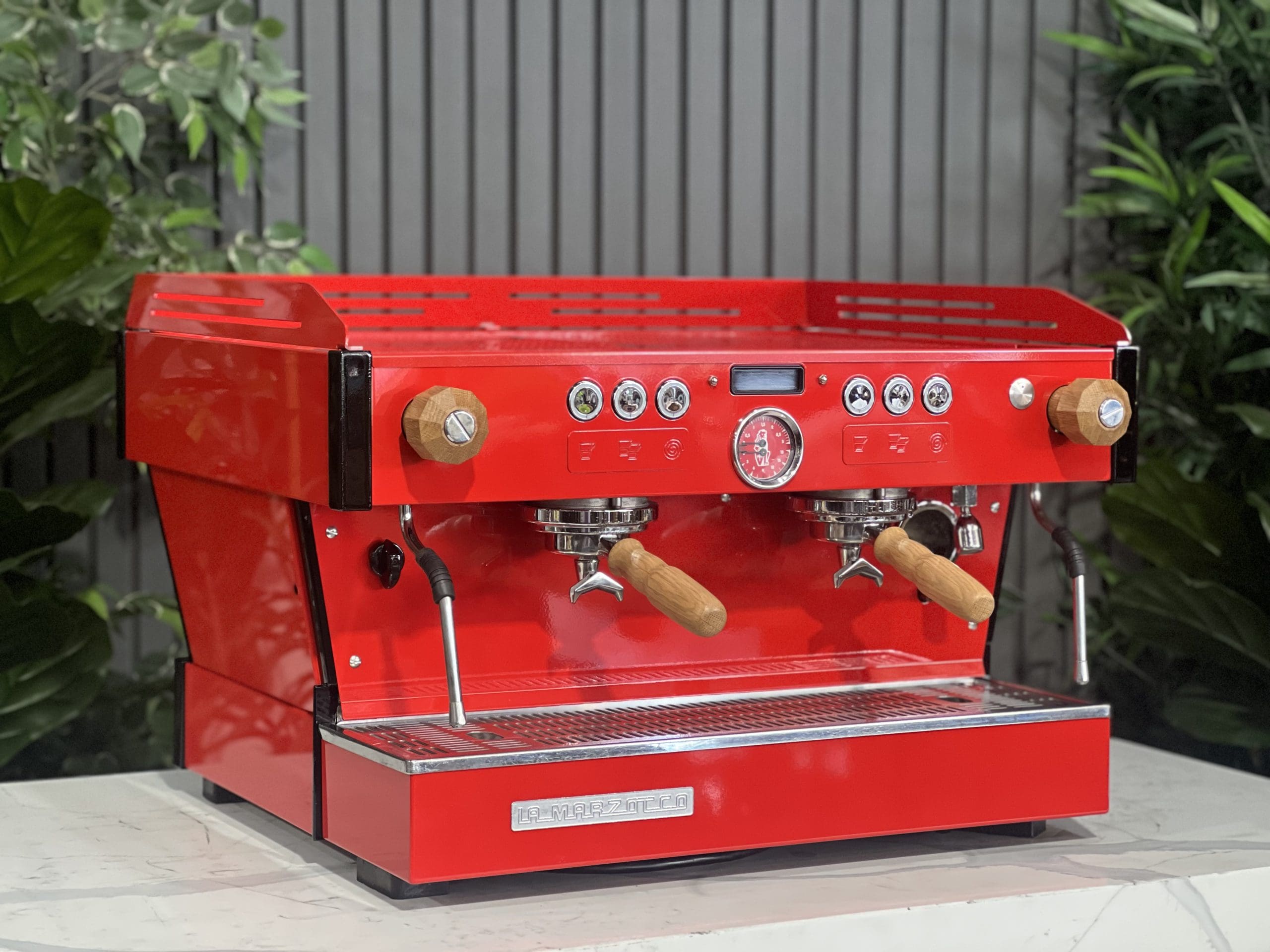 La Marzocco Linea PB 2 Group Red w.Timber Kit