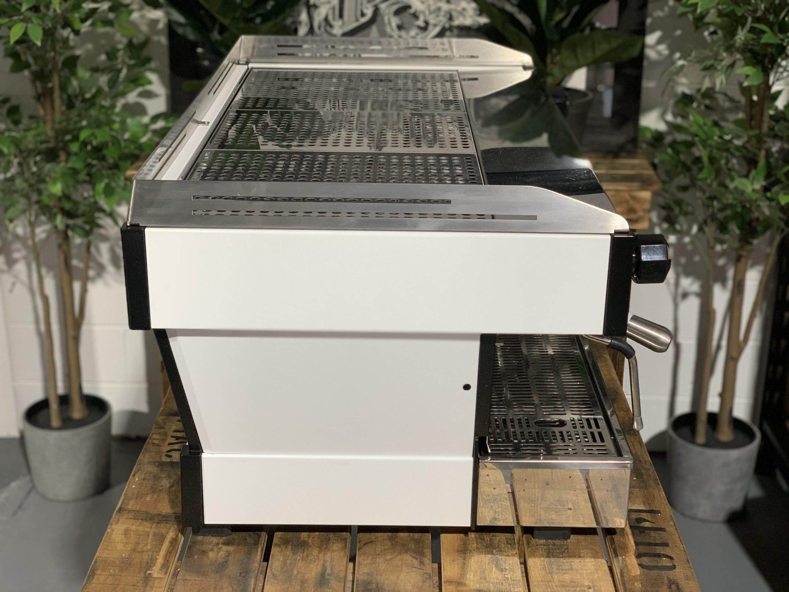 La Marzocco Linea PB 2 Group White & Black w. Pesado's