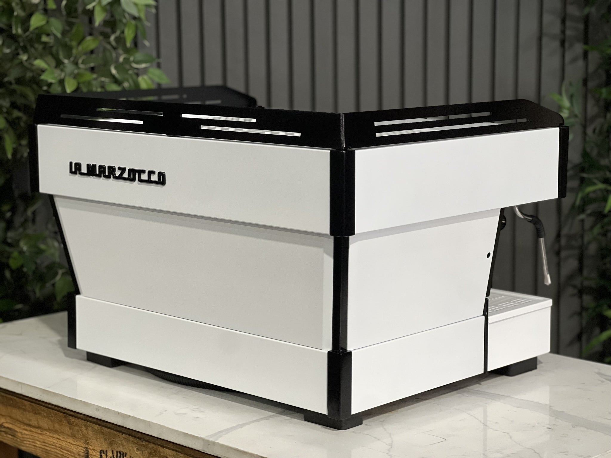 La Marzocco Linea PB 2 group Black & White Pesado Handles