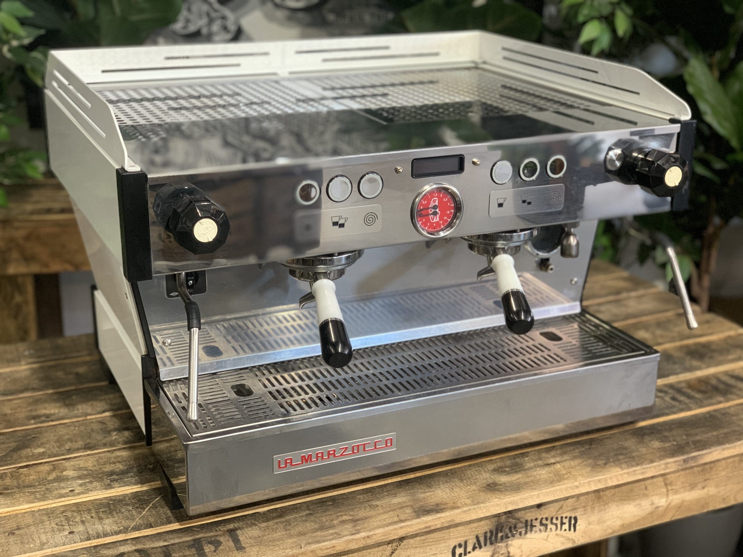 La Marzocco Linea PB 2 Group White w. Pesado Group Handles