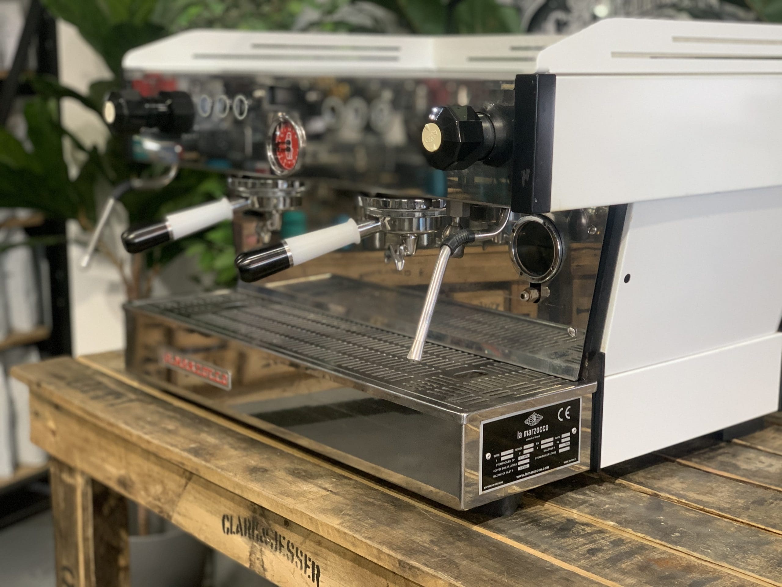 La Marzocco Linea PB 2 Group White w. Pesado Group Handles