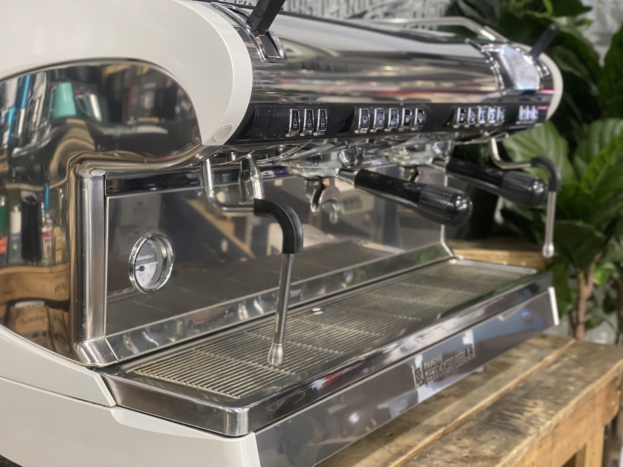 Nuova Simonelli Aurelia Wave 2 Group White & Stainless