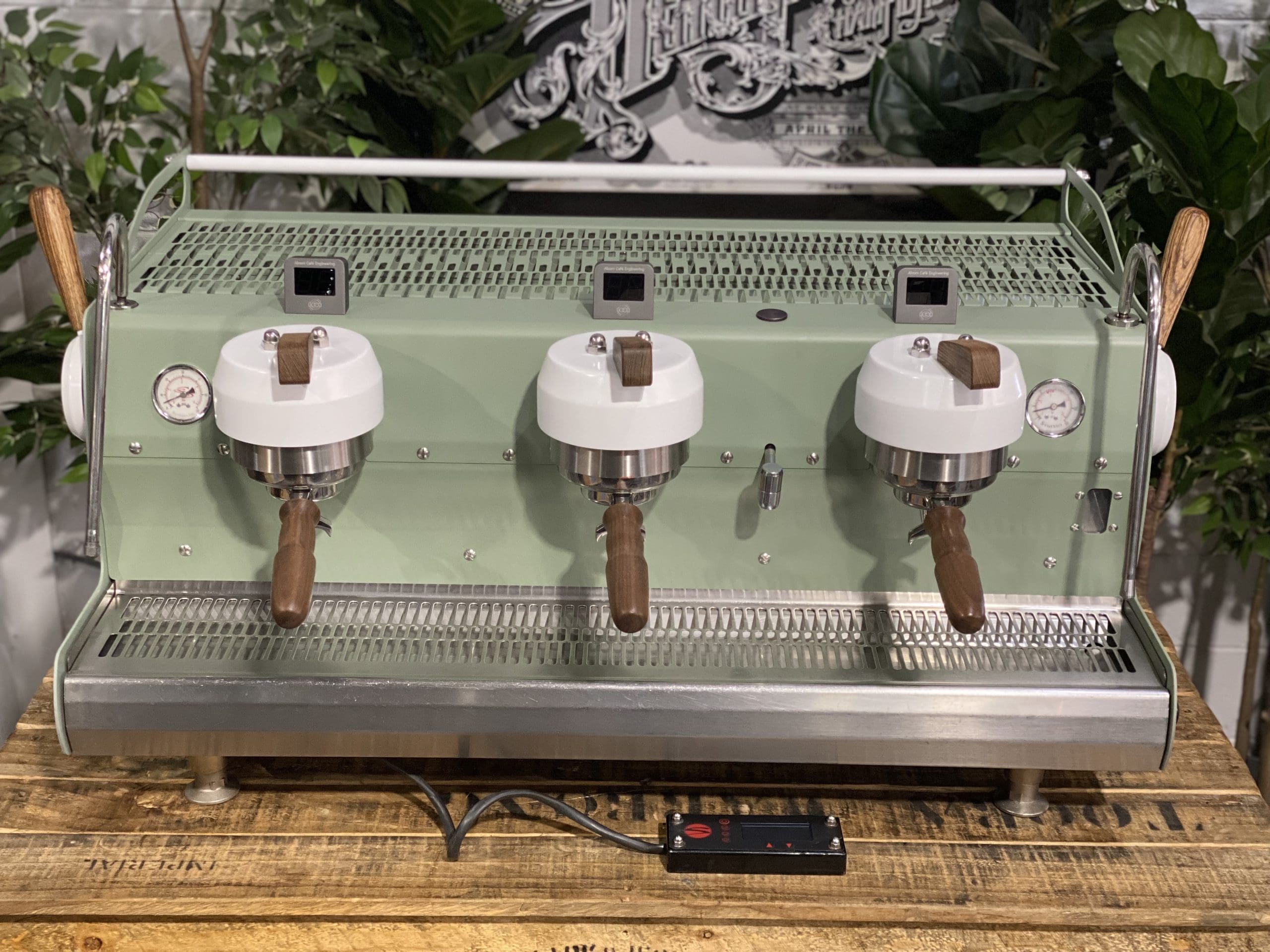 Synesso-Cyncra-3-Group-Green-Timber-White-Espresso-Coffee-Machine-1858-Princes-Highway-Clayton-VIC-3168-Coffee-Machine-WarehouseI