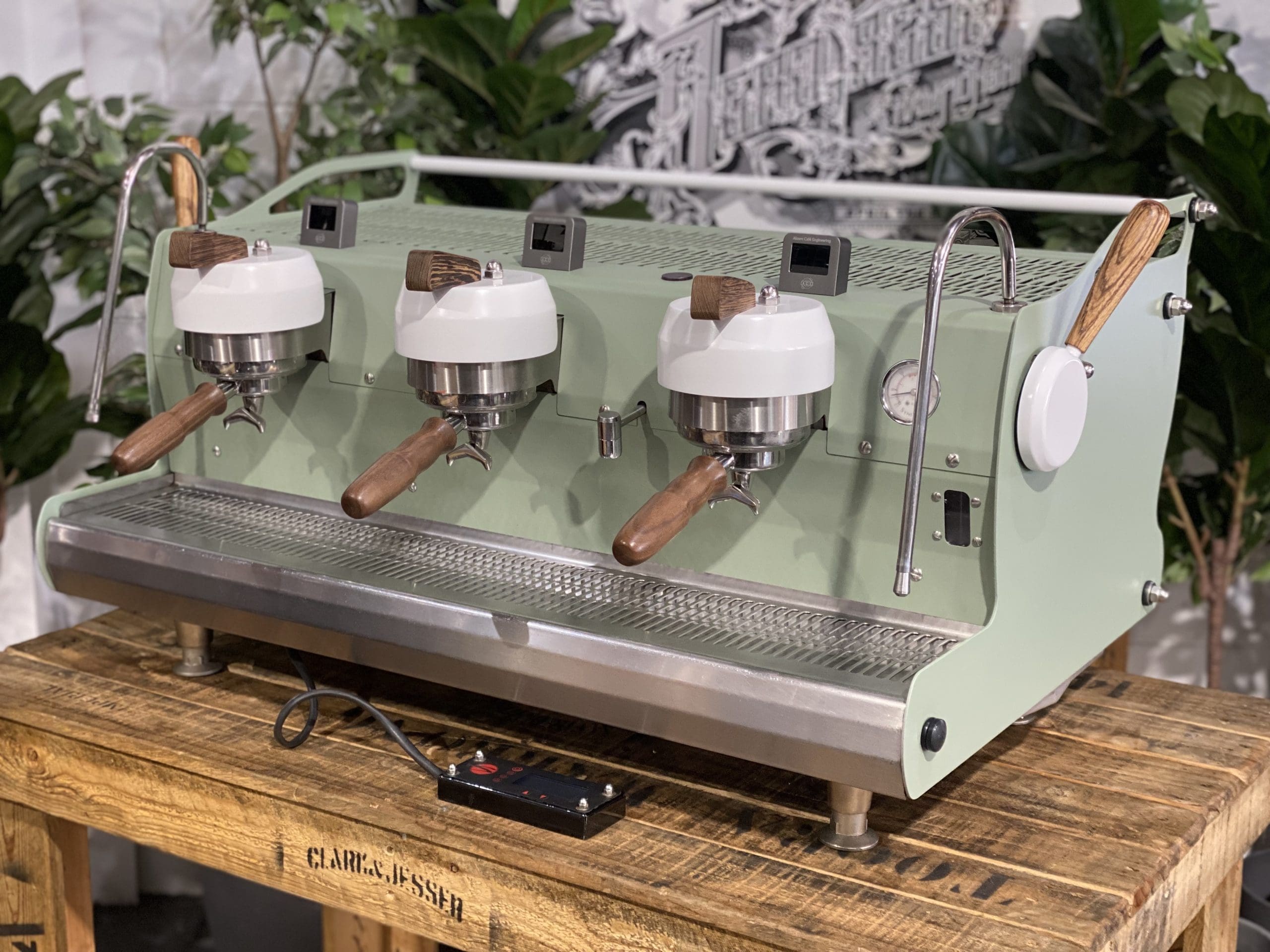 Synesso-Cyncra-3-Group-Green-Timber-White-Espresso-Coffee-Machine-1858-Princes-Highway-Clayton-VIC-3168-Coffee-Machine-WarehouseI