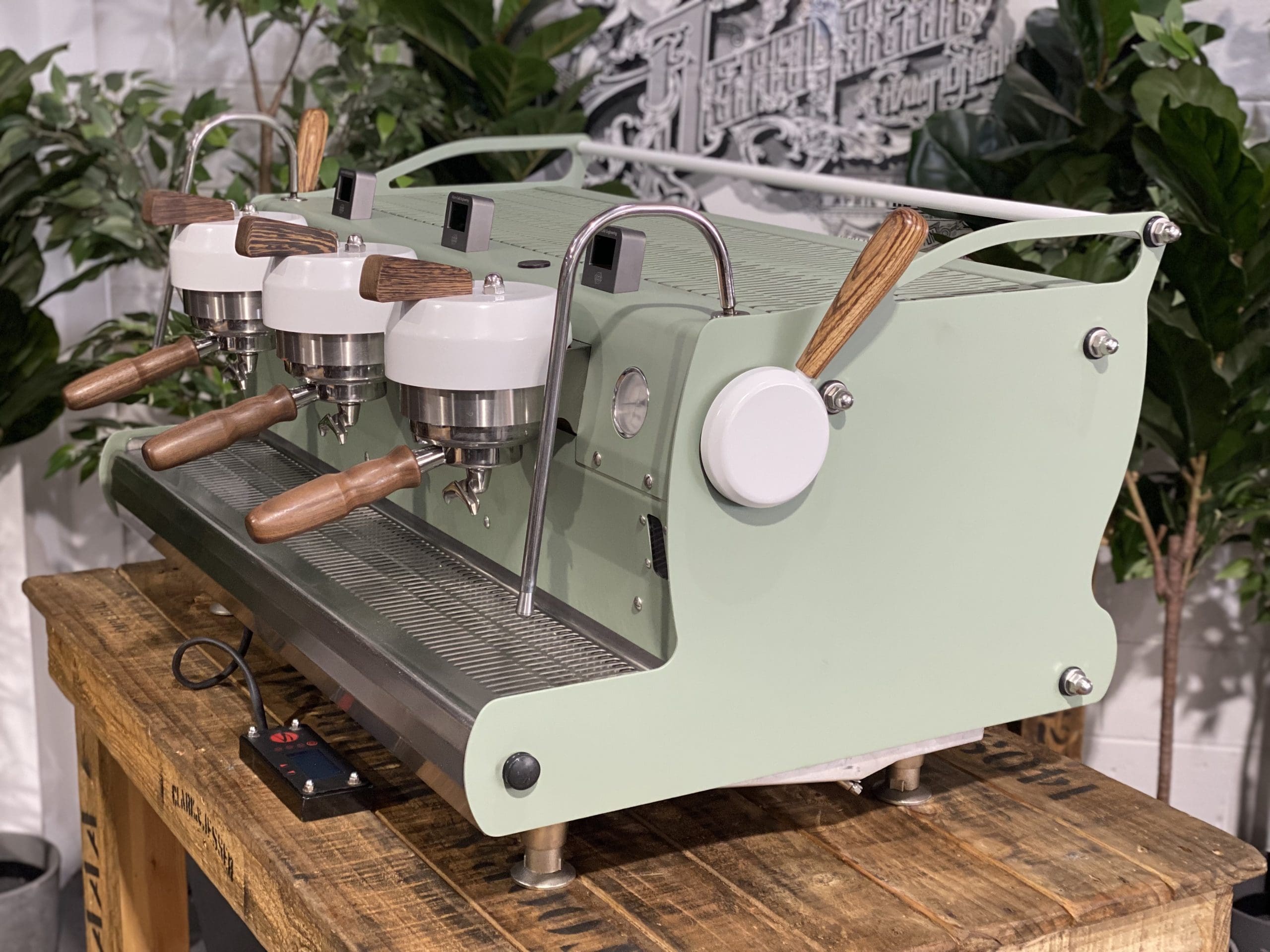 Synesso-Cyncra-3-Group-Green-Timber-White-Espresso-Coffee-Machine-1858-Princes-Highway-Clayton-VIC-3168-Coffee-Machine-WarehouseI