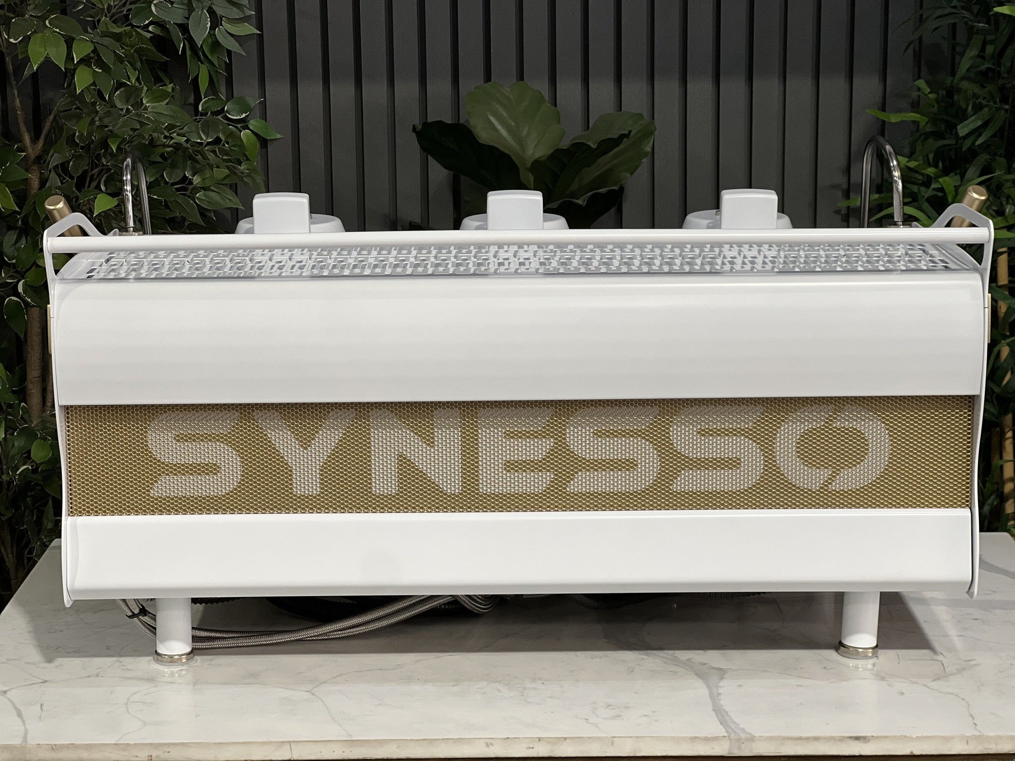 Synesso MVP 3 Group White & Gold