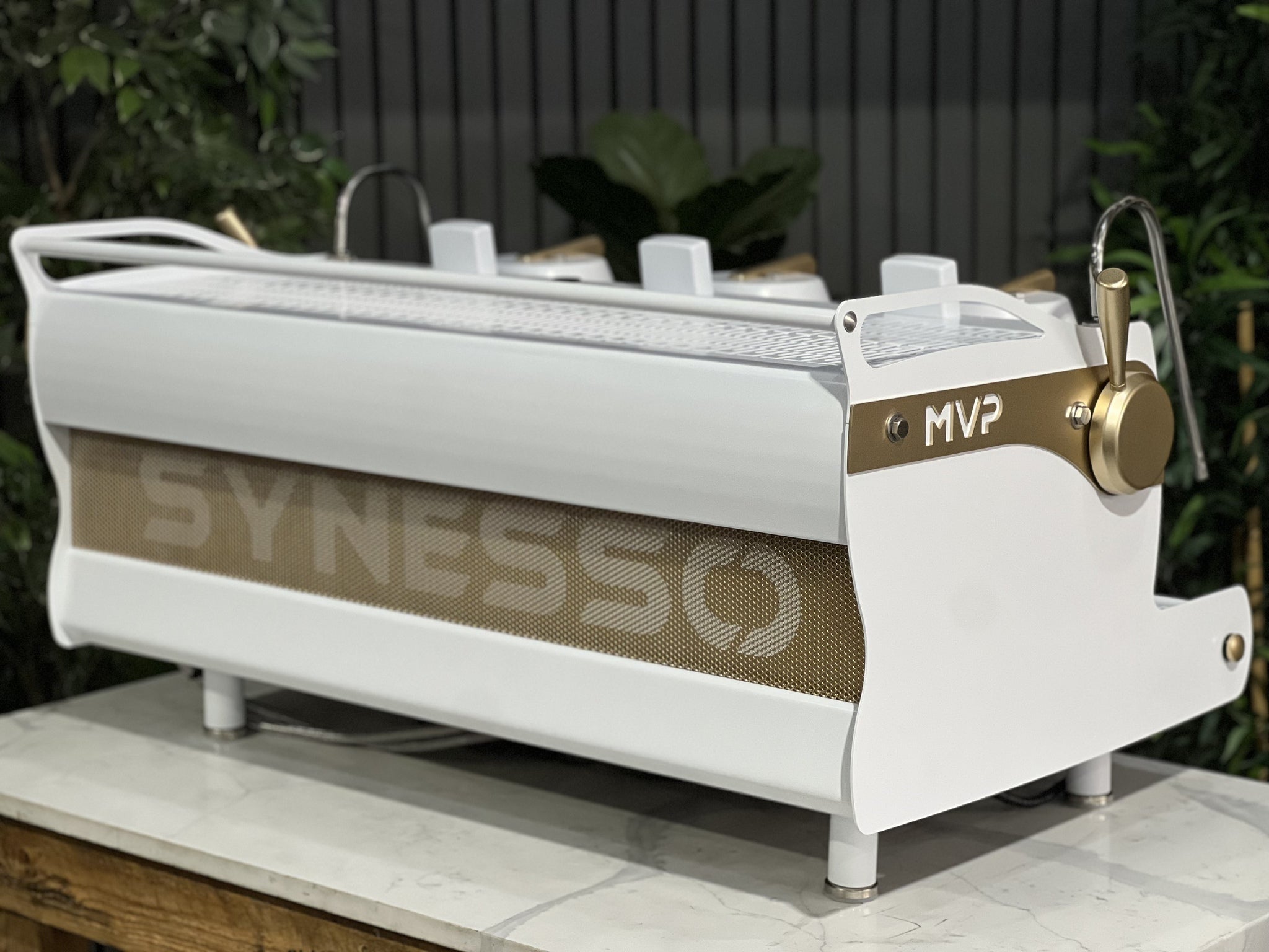 Synesso MVP 3 Group White & Gold